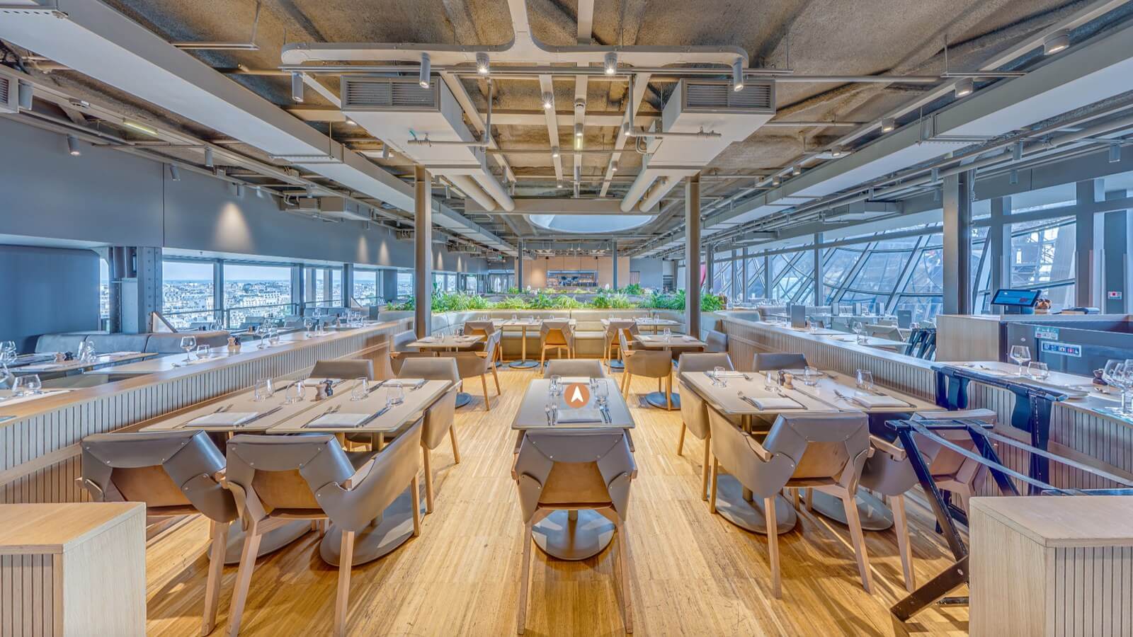 Cœur de la brasserie de Madame Brasserie, salle du premier étage de la tour Eiffel