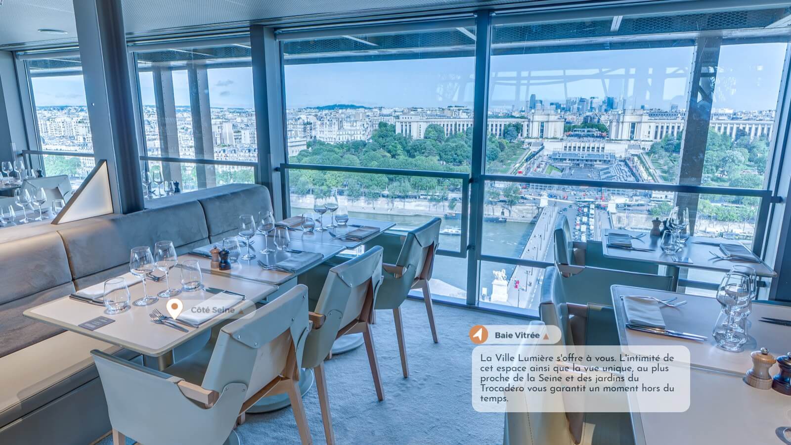 Salle Côté Seine de Madame Brasserie, vue sur la Seine et le Trocadéro depuis la baie vitrée